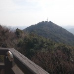 富山山頂展望台から観音堂を見る