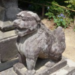 御嶽神社境内の犬の眷属2