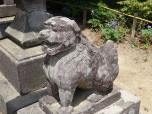 御嶽神社境内の犬の眷属2