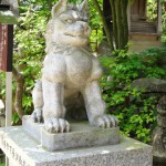 御嶽神社境内の犬の眷属3