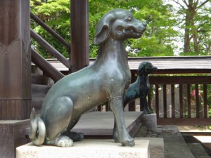 御嶽神社境内の犬の眷属5